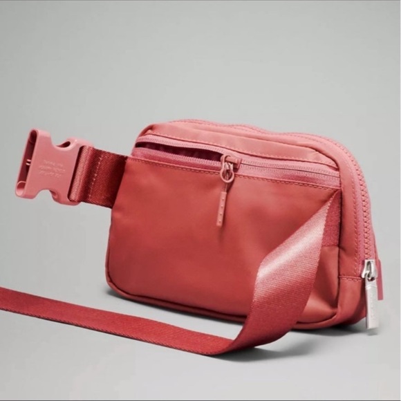 Lululemon everywhere belt Bag - Picture 3 of 7
